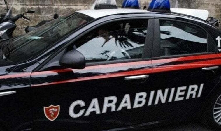 Inseguono ladri d’auto, feriti due carabinieri a Giovinazzo: banda in fuga