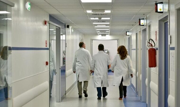 Bari, stop ai tirocini di Medicina e Professioni sanitarie: gli studenti devono seguire il corso sulla sicurezza