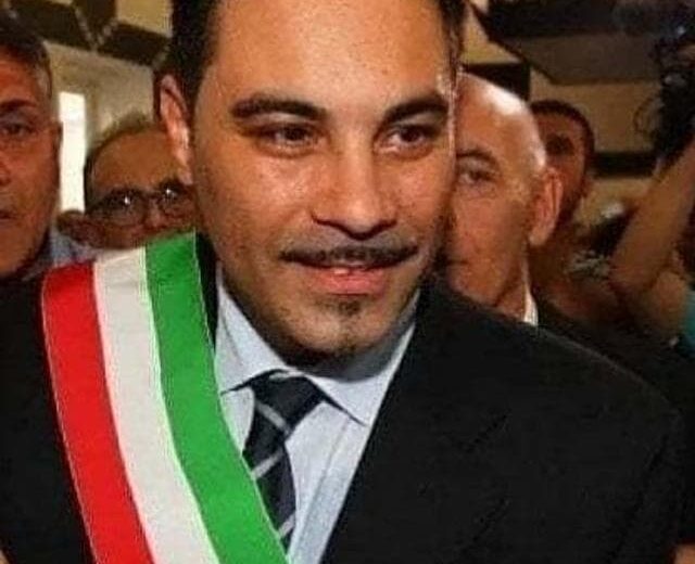 Taranto, stop al sindaco Melucci da Pd, Cinque stelle e le forze del centrosinistra: “Necessario ripristinare la maggioranza”