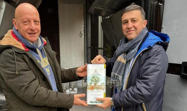 Manca l’olio per i poveri, la Regione Puglia dona 500 litri di extravergine alla Caritas